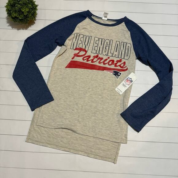 NFL‎ NWT New England Patriots Football Raglan Long Sleeve Tee Women’s Small - Picture 1 of 4